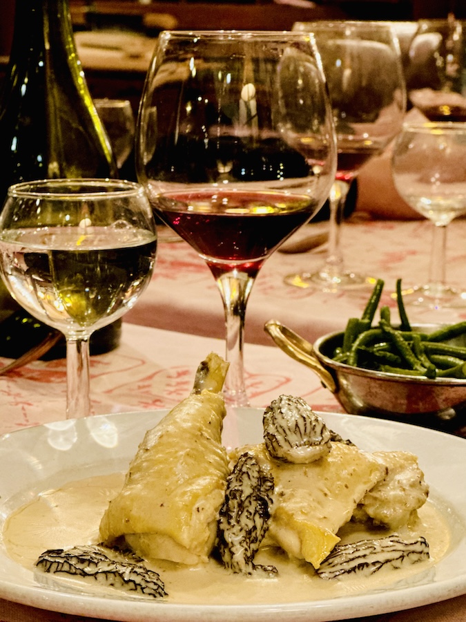 chicken yellow creme sauce, green beans, red burgundy, auberge bressane, French Magnolia, At the Table, Beyond the Table, AUBERGE BRESSANE