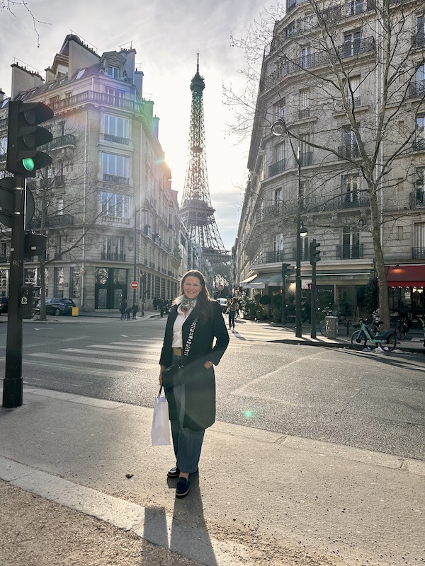 About French Magnolia 6 about French Magnolia Missy in Paris in front of the Eiffel Tower